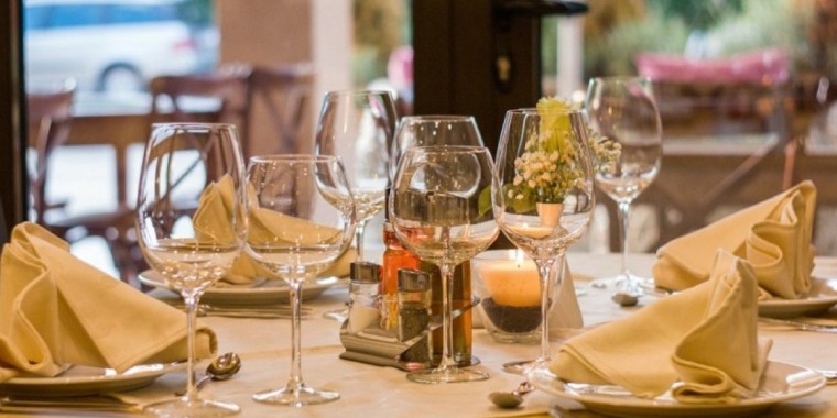 «Қонақтар аш кетті».  Мейрамхана клиенттерін "лақтырып" келген