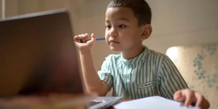 200 мыңға жуық оқушы онлайн оқуға көшті