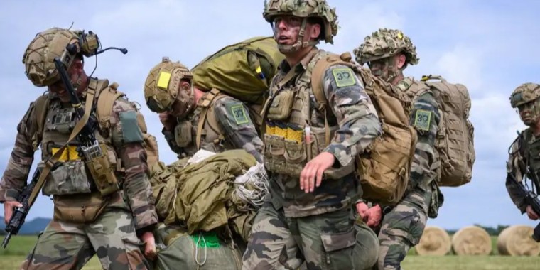 Франция ерікті әскери қызмет енгізбек