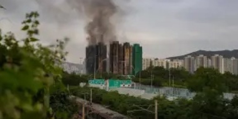Гонконгте бір күннен бері сөнбеген өрт ондаған адамның өмірін қиды