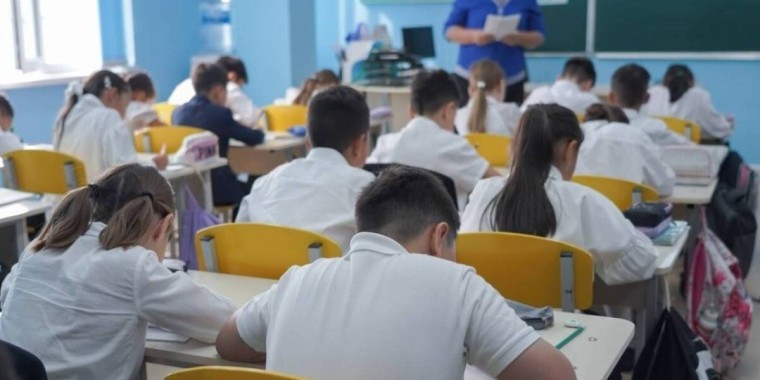 Енді оқушылардың мектептегі көктемгі және күзгі демалыстары мүлдем алынып тастайды