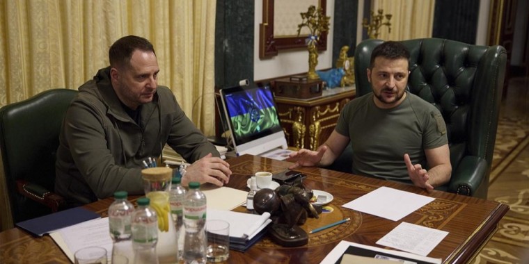 Зеленский өзінің "әріптесін" жұмысынан қуып, артынша соғыс майданына аттандырды