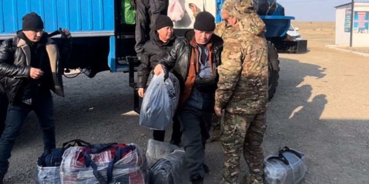 ТЖМ құтқарушылары жолда қалған 34 жолаушыны эвакуациялады