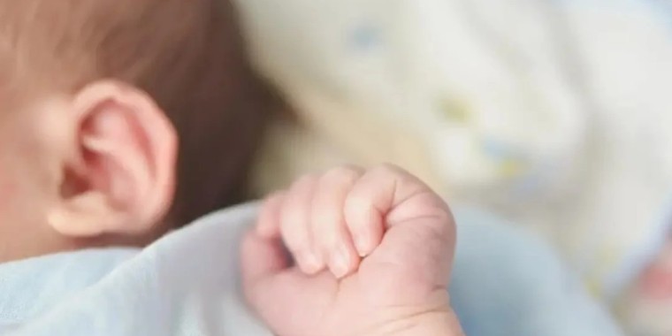 Жаңа туған нәрестемен Қазақстаннан кетпек болған Қытай азаматтары ұсталды