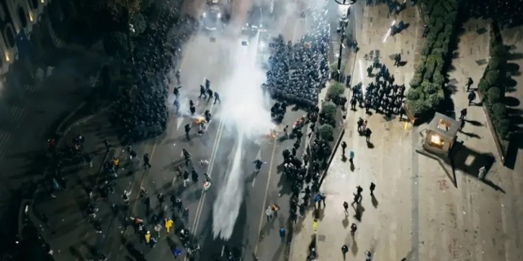 Грузин полициясы шеруге шыққандарға I дүниежүзілік кезінде қолданылған уды шашқан болуы мүмкін