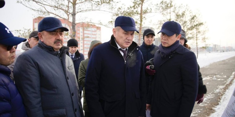 ШҚО әкімі болашақ спорт аренасы, Конгресс-холл және Мұз сарайы жобаларымен танысты