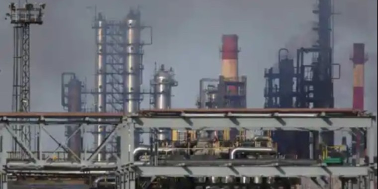 Украина дрондары «Роснефть» мұнай зауытын тағы да атқылады