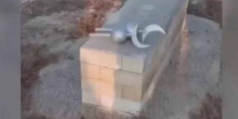 Атырауда зираттағы құлпытастарды қиратқан жасөспірімдер ұсталды