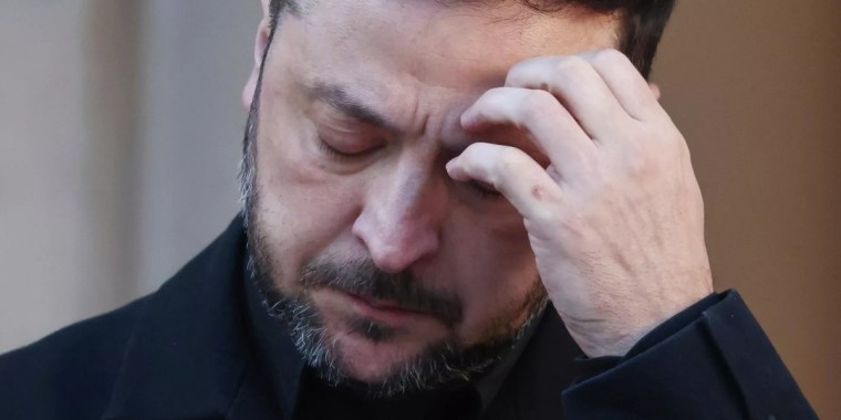 Зеленскийге тықыр таянды: Украина президенті өз орнын сақтап қала ала ма?