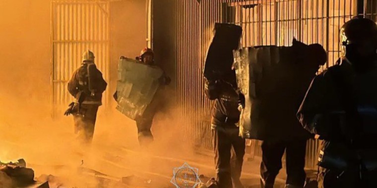 Алматыда ірі қойма өртенді