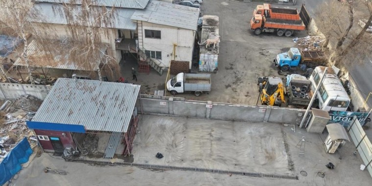 Алматыда заңсыз салынған нысан бұзылып жатыр