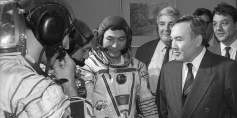 "Ашуланып, қатты-қатты сөз айттым": Тоқтар Әубәкіров Назарбаевқа неліктен ұрсып берді? (ВИДЕО)