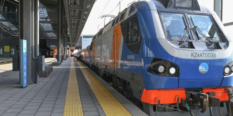 Қайғылы жағдай. 2 бала жан сақтау бөліміне түсіп, 52 жолаушы уланған