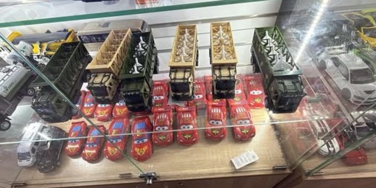 Оралдағы дүкенде ойыншық "Шахед" дроны сатылып жатыр