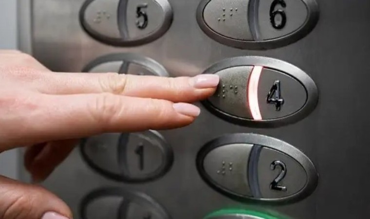 Астанада лифт құлап, бір адам қаза тапты (ВИДЕО)