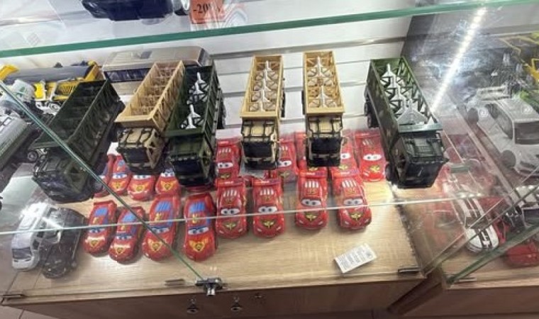 Оралдағы дүкенде ойыншық "Шахед" дроны сатылып жатыр