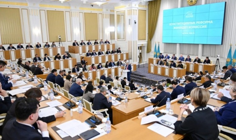 Конституция жобасының мемлекеттік және орыс тілдеріндегі мәтіндері жетілдіріліп жатыр