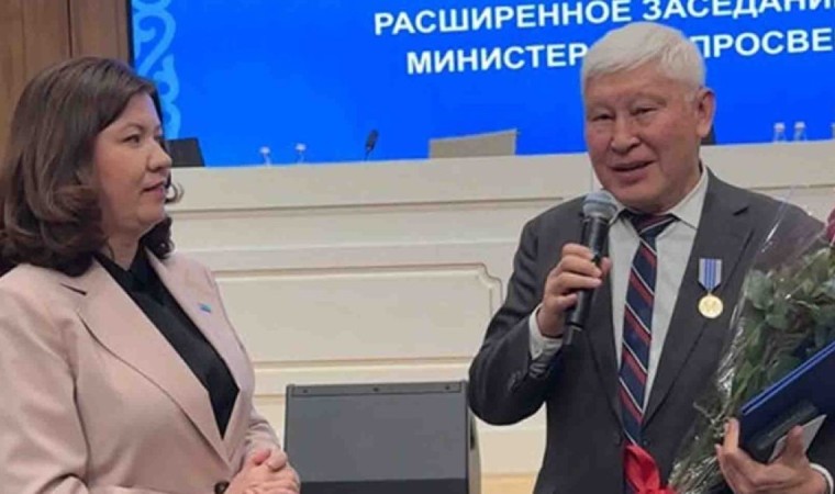 Академик Асқар Жұмаділдаев "Еңбек ардагері" атағына ие болды