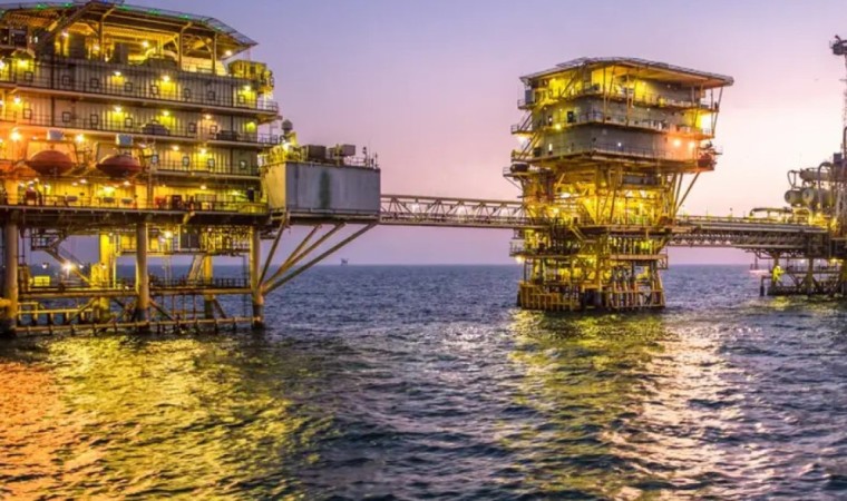 Иран Парсы шығанағындағы мұнай нысандарына шабуыл жасаймыз деп қорқытты