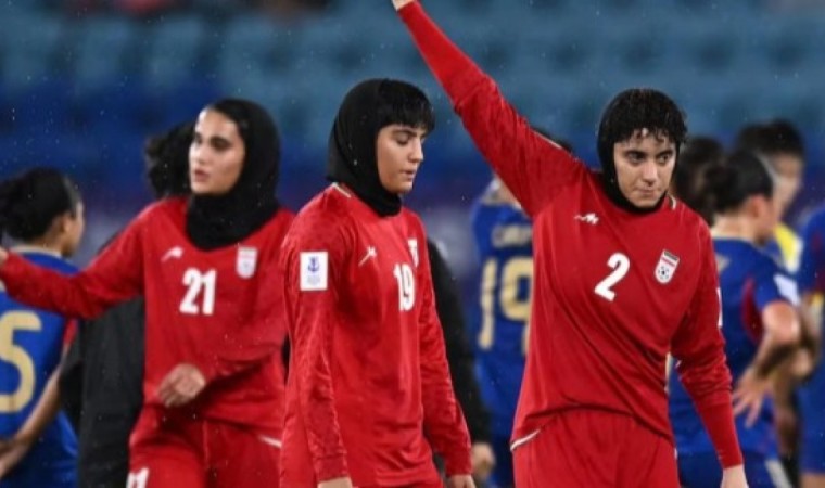 Әнұран айтудан бас тартқан ирандық футболшылардың құжаттары тәркіленді