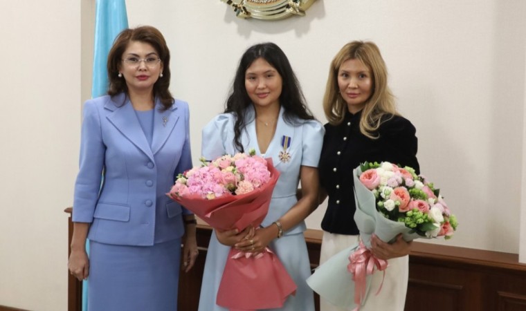 Әйгілі шахматшы Бибісара Асаубаева ІІ дәрежелі «Барыс» орденімен наградталды