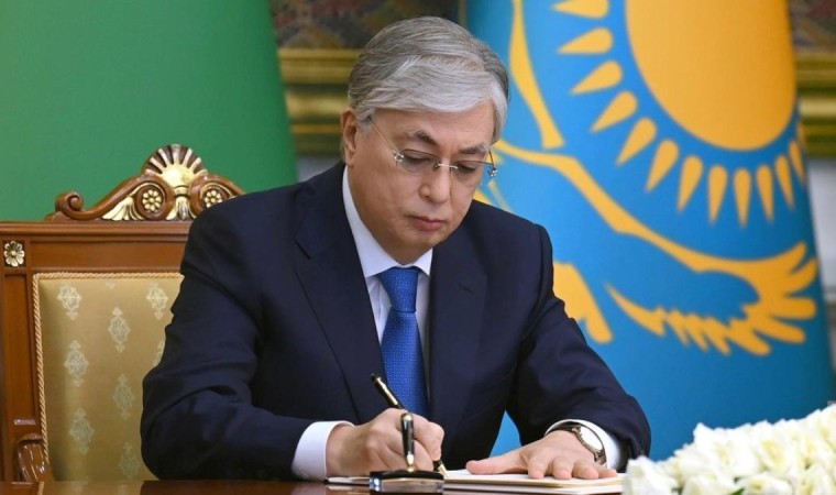 Тоқаев Қорғаныс министрлігіндегі бірнеше жоғары лауазымды тұлғаны қызметінен босатты