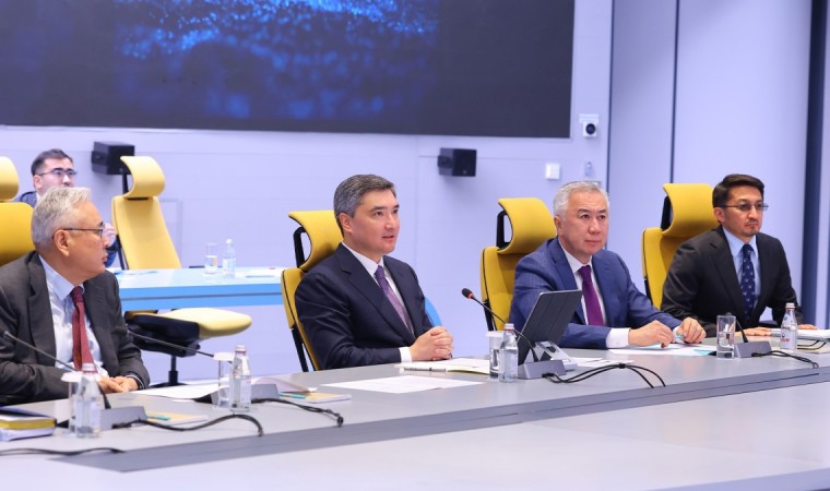 Олжас Бектенов еңбек және халықты әлеуметтік қорғау саласын цифрлық трансформациялау мәселелері бойынша кеңес өткізді
