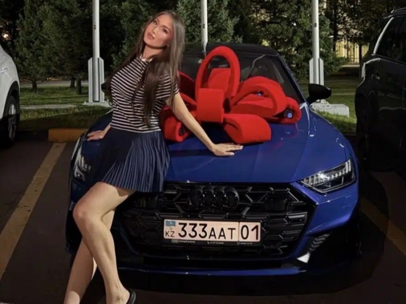 "245 аттың күші бар": Мөлдір Мұқанның қызына сыйлаған Audi A7 көлігі қанша тұрады?
