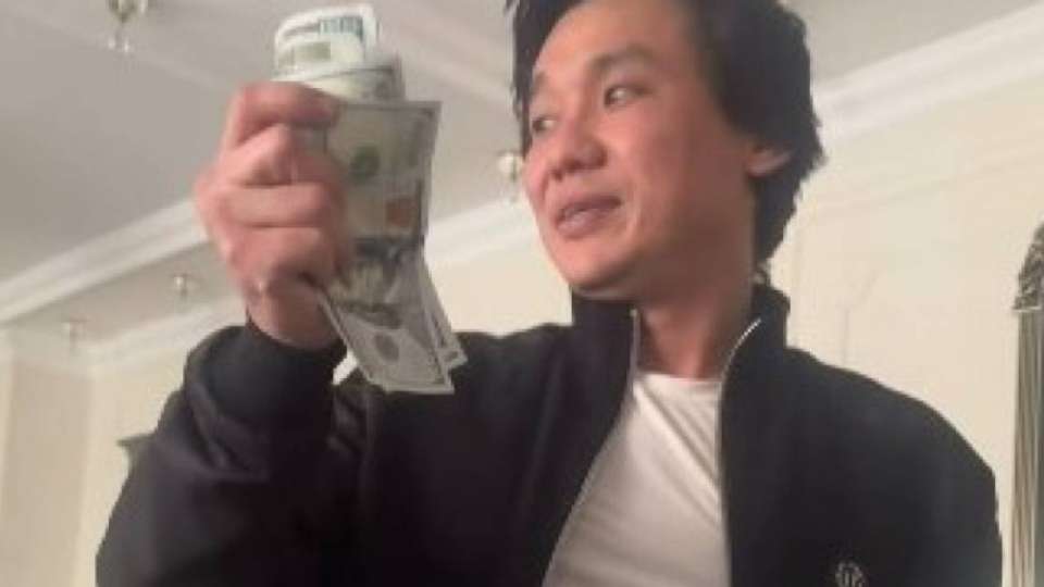 Қайрат Нұртас келініне доллармен көрімдік берді