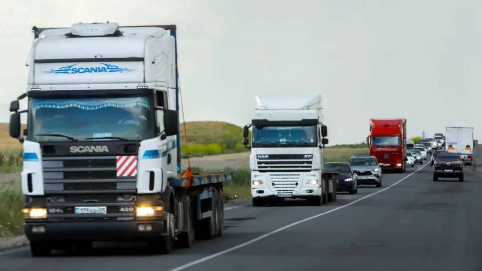 481 көлікті заңсыз тіркеген ХҚКО қызметкері Ресейге қашып кеткен