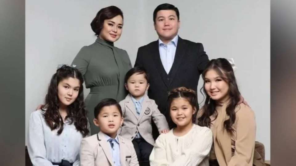 "Мен балаларыммен біргемін": Тұрсынбек Қабатов Мөлдірдің сөзін жоққа шығарды