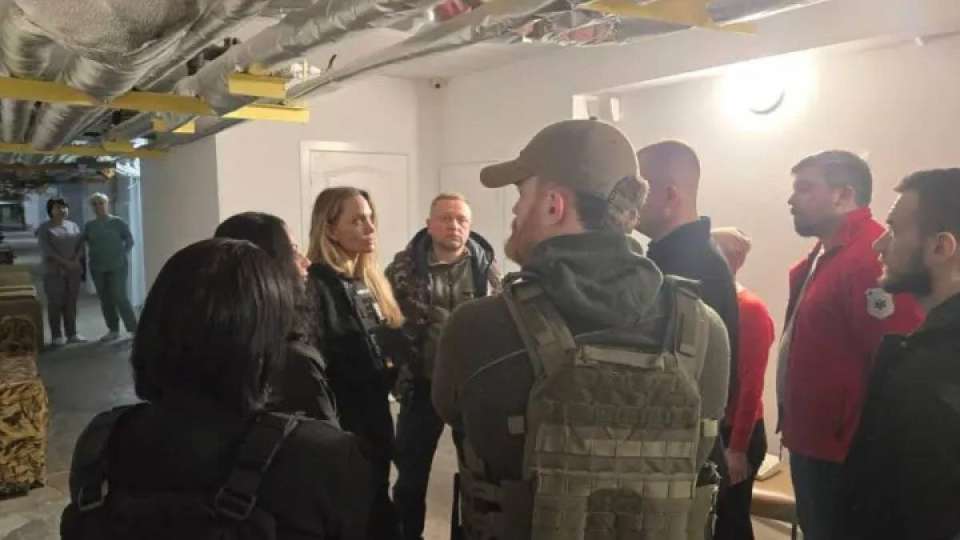 Актриса Анджелина Джоли Украинаға барды