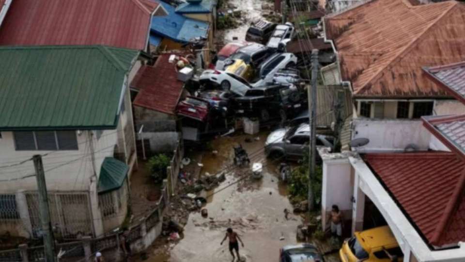 “Калмаеги” тайфунынан 140 адам қаза тапты