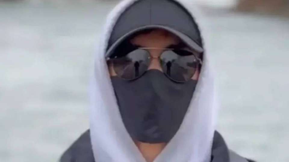 "Маскадағы адамның" кім екені белгілі болды? (ФОТО)