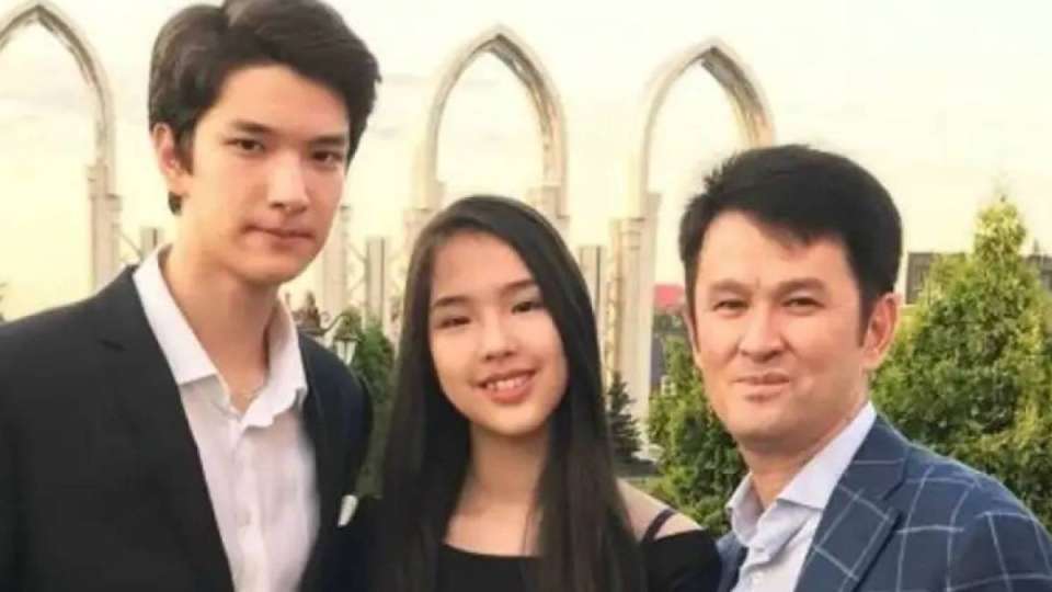 "Әлі күнге дейін кешіре алмаймын": Медеу Арынбаев қызы туралы айтып, жұртты жылатты