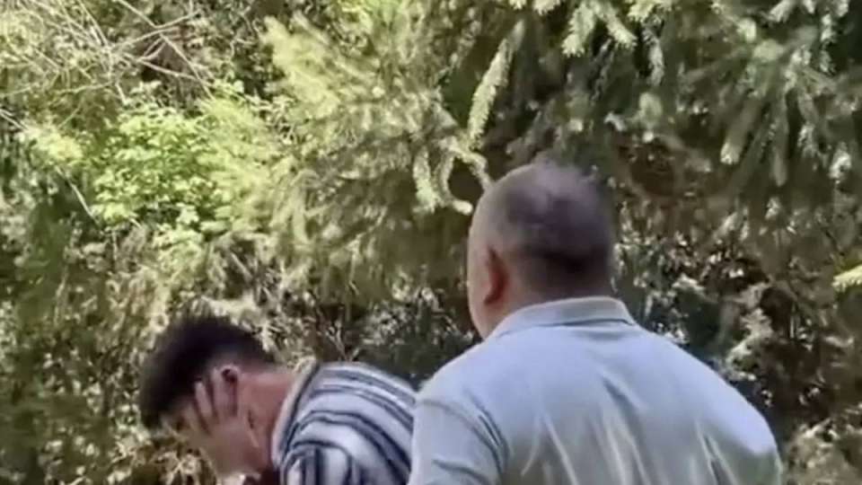 "Абыройдан жұрдай болды-ау": Қуандық Шәкіржановтың жас жігітті ұрып, жұрттың сынына қалды (ВИДЕО)