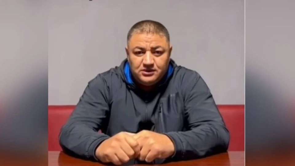 12 жылға сотталған Хасан Қасымбаев сот әйнегін ұрып, шағып жіберген (ВИДЕО)