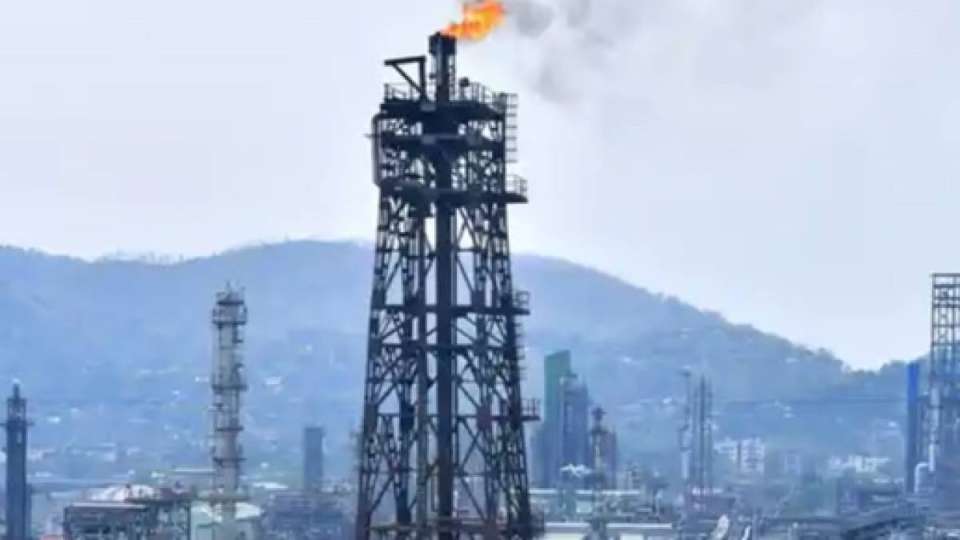 Үндістан сатып алатын ресейлік мұнайдың көлемін азайтты