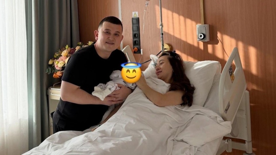 Сүйінші, ағайын! Танымал блогер Елдос Қадырханов 9 жылдан кейін әке атанды (ВИДЕО)