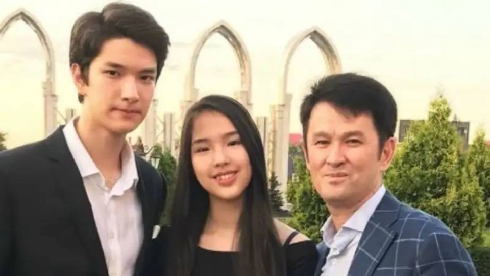 "Әлі күнге дейін кешіре алмаймын": Медеу Арынбаев қызы туралы айтып, жұртты жылатты