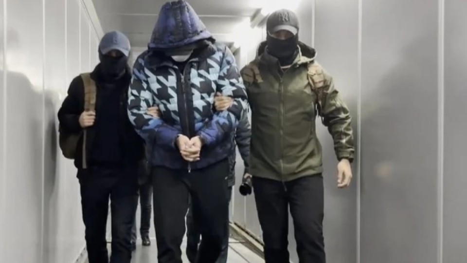 Адам өлтіріп, шетелде 17 жыл жасырынған күдікті елге қайтарылды