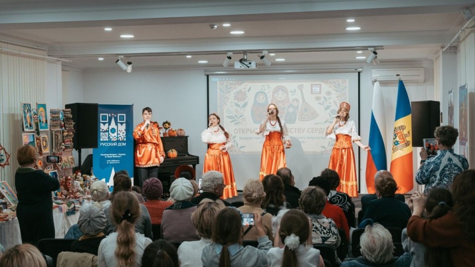 "Орыс үйлері": тыңшылардың ордасы ма, мәдени ошақтар ма?