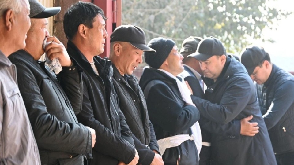 Өрттен қаза болған 12 адамды жерлеуге көмек беріледі