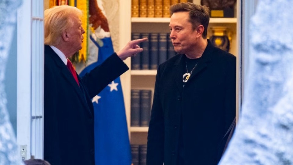 Трамп Илон Маск басқарған DOGE департаментін таратып жіберді