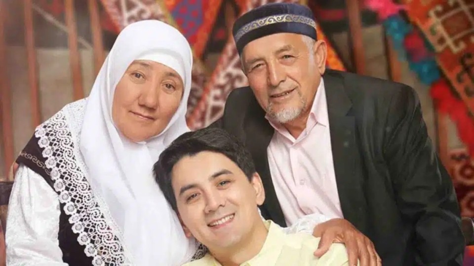 "Жігіттер" тобының мүшесі Айдар Тұрғамбектің әкесі ұлының ұрлығын ашып қойды (ВИДЕО)