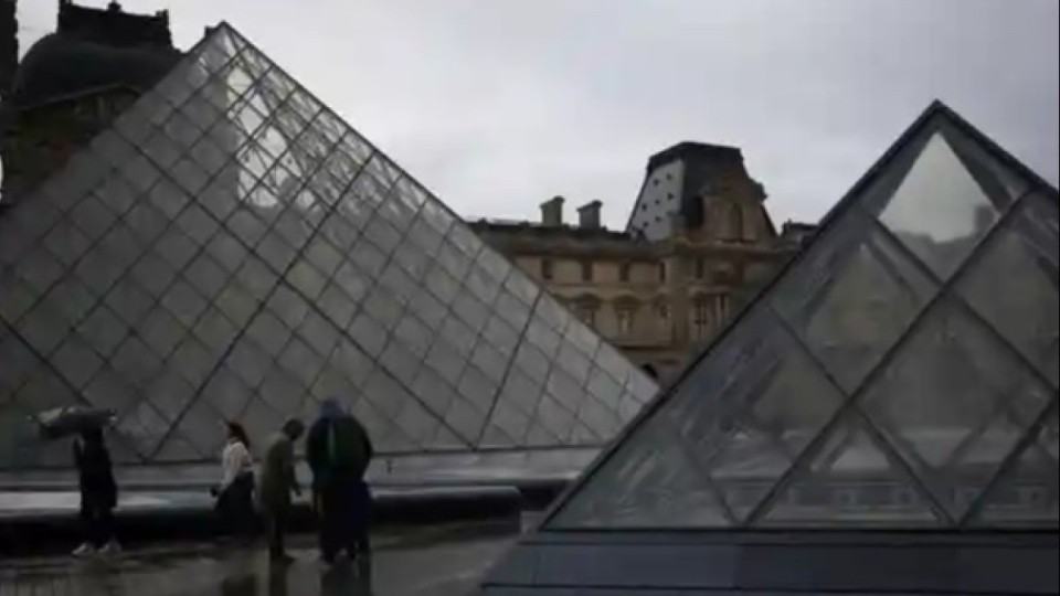 Луврды тонаған тағы төрт күдікті ұсталды