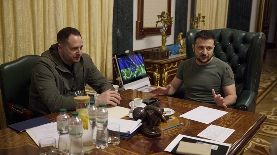 Зеленский өзінің "әріптесін" жұмысынан қуып, артынша соғыс майданына аттандырды