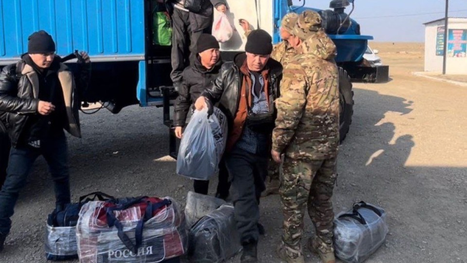 ТЖМ құтқарушылары жолда қалған 34 жолаушыны эвакуациялады