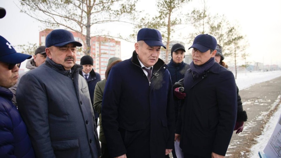 ШҚО әкімі болашақ спорт аренасы, Конгресс-холл және Мұз сарайы жобаларымен танысты