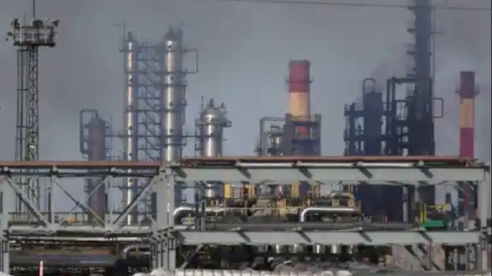 Украина дрондары «Роснефть» мұнай зауытын тағы да атқылады